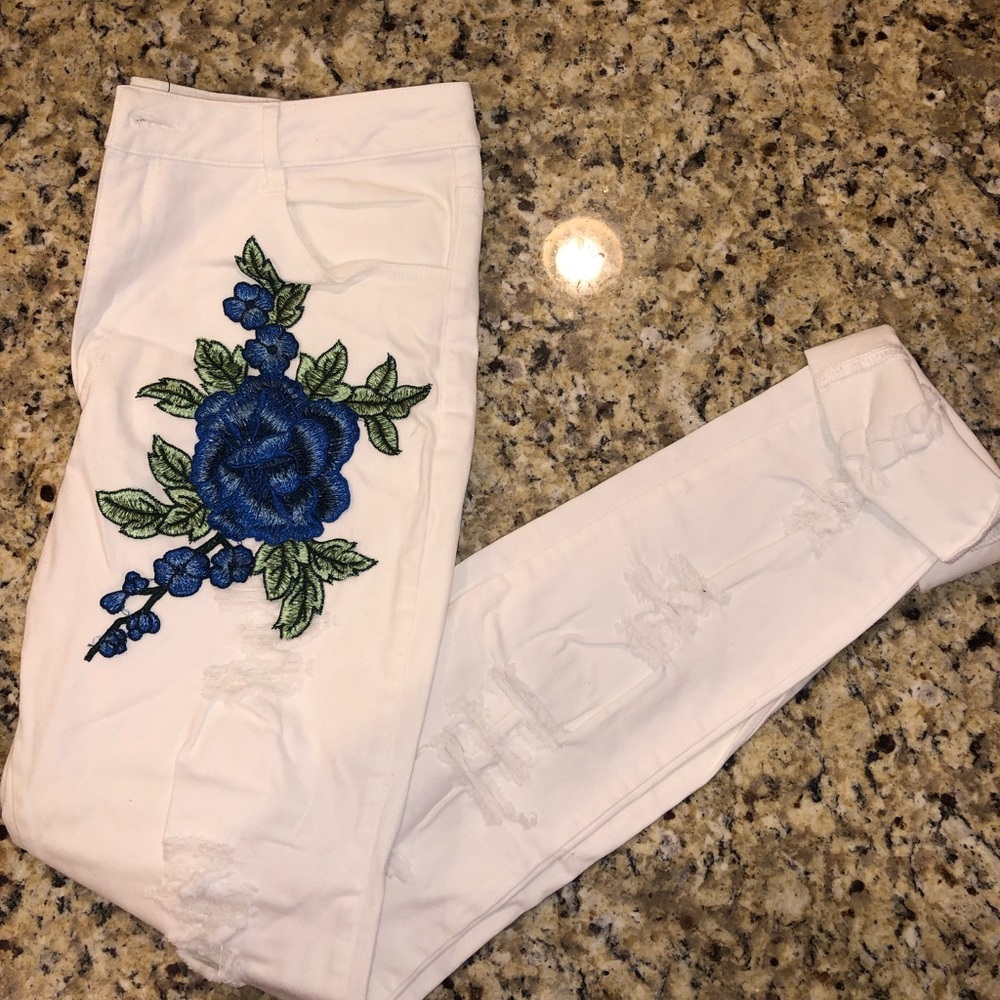 White Skinny jeans w/blue floral embroidery